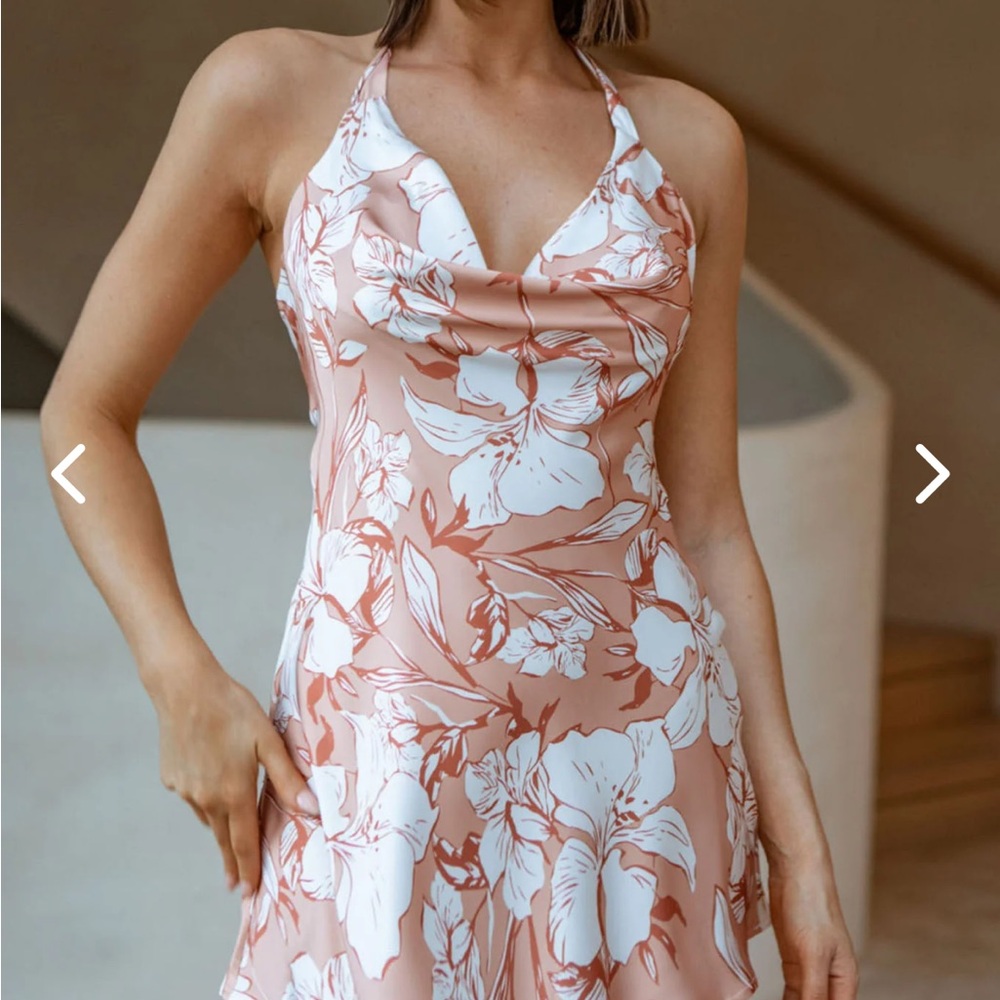CHAMPAGNE SHOWERS HALTERNECK SLIP MINI DRESS HIBISCUS PRINT PEACH 🍑